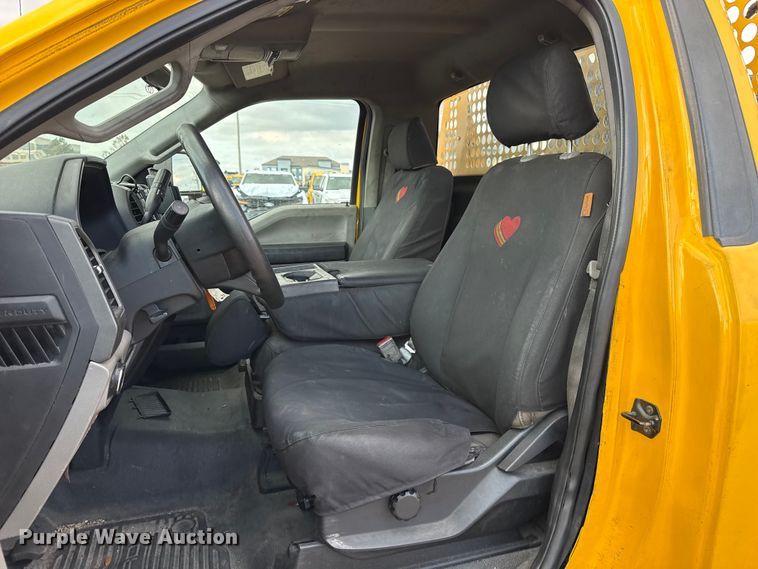 image for item EU5463 2019 Ford F350 Super Duty utility bed pickup truck