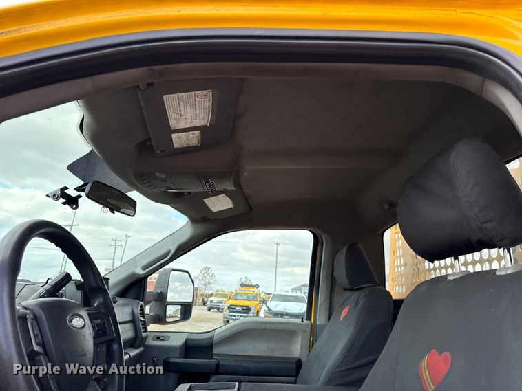 image for item EU5463 2019 Ford F350 Super Duty utility bed pickup truck