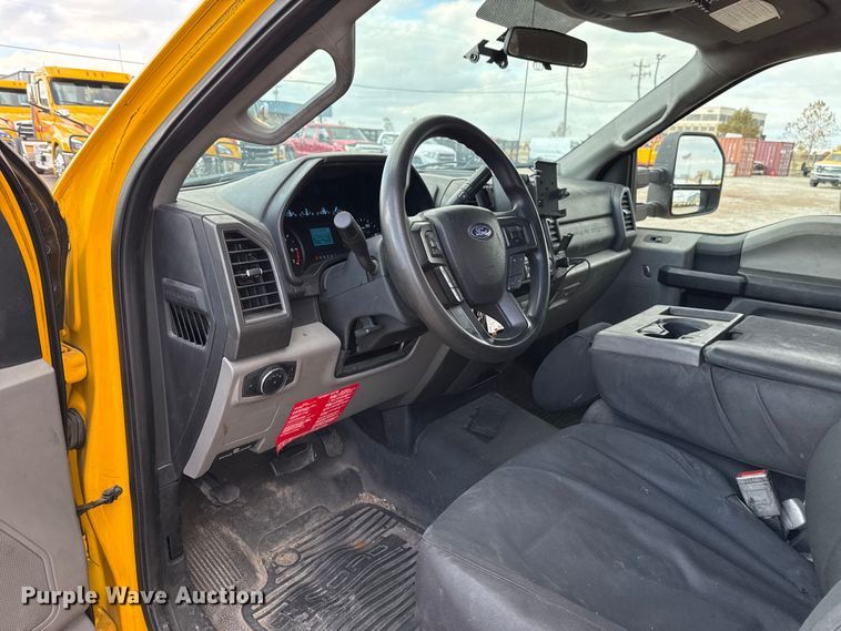 image for item EU5463 2019 Ford F350 Super Duty utility bed pickup truck