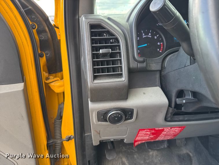 image for item EU5463 2019 Ford F350 Super Duty utility bed pickup truck