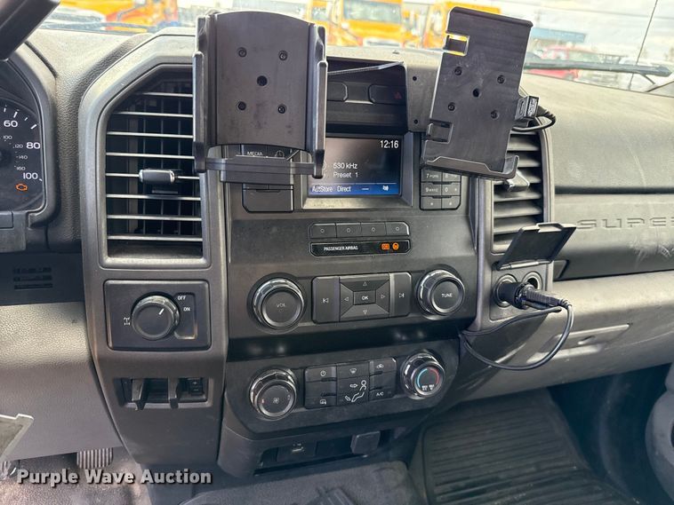 image for item EU5463 2019 Ford F350 Super Duty utility bed pickup truck