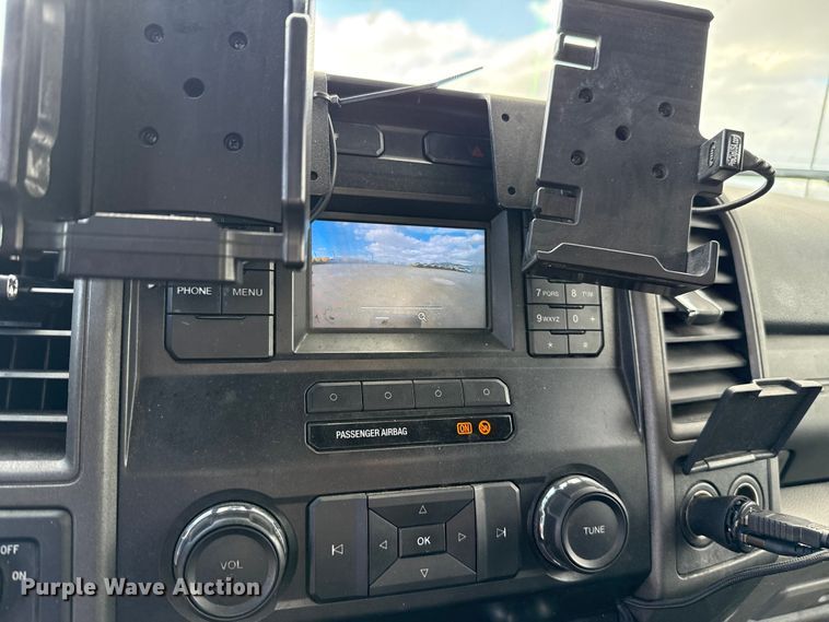 image for item EU5463 2019 Ford F350 Super Duty utility bed pickup truck