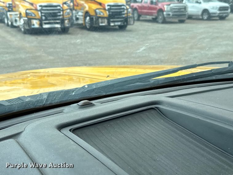 image for item EU5463 2019 Ford F350 Super Duty utility bed pickup truck