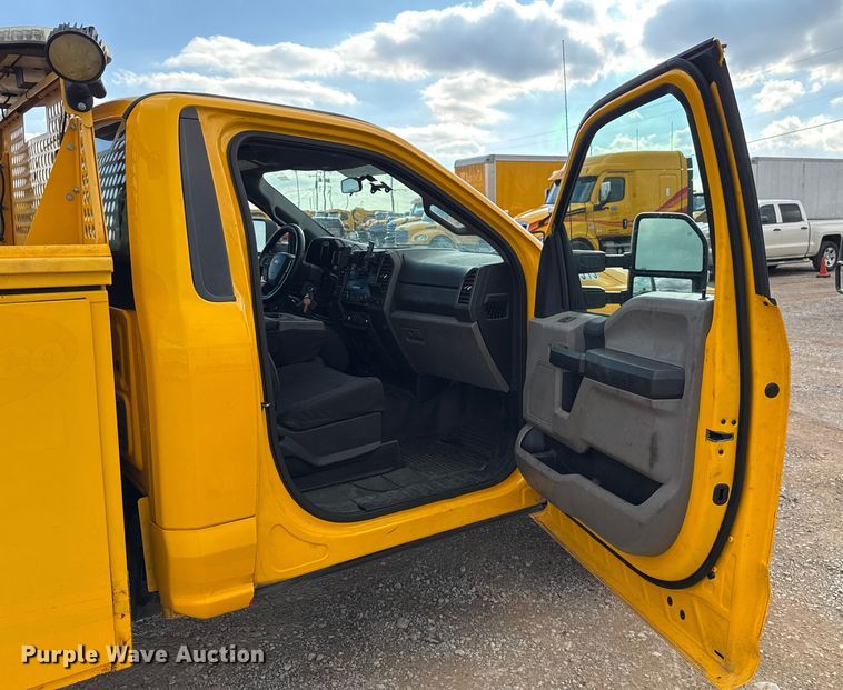 image for item EU5463 2019 Ford F350 Super Duty utility bed pickup truck