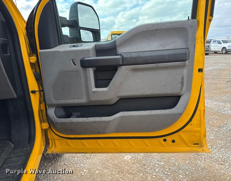 image for item EU5463 2019 Ford F350 Super Duty utility bed pickup truck