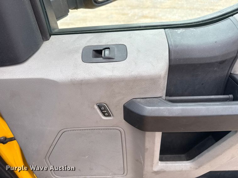 image for item EU5463 2019 Ford F350 Super Duty utility bed pickup truck