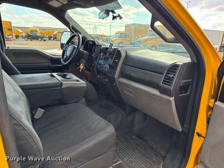 image for item EU5463 2019 Ford F350 Super Duty utility bed pickup truck