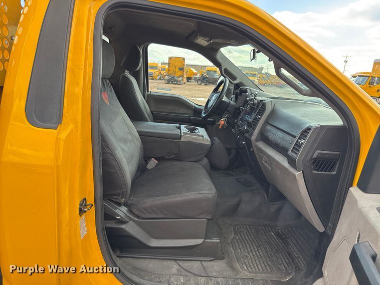 image for item EU5463 2019 Ford F350 Super Duty utility bed pickup truck