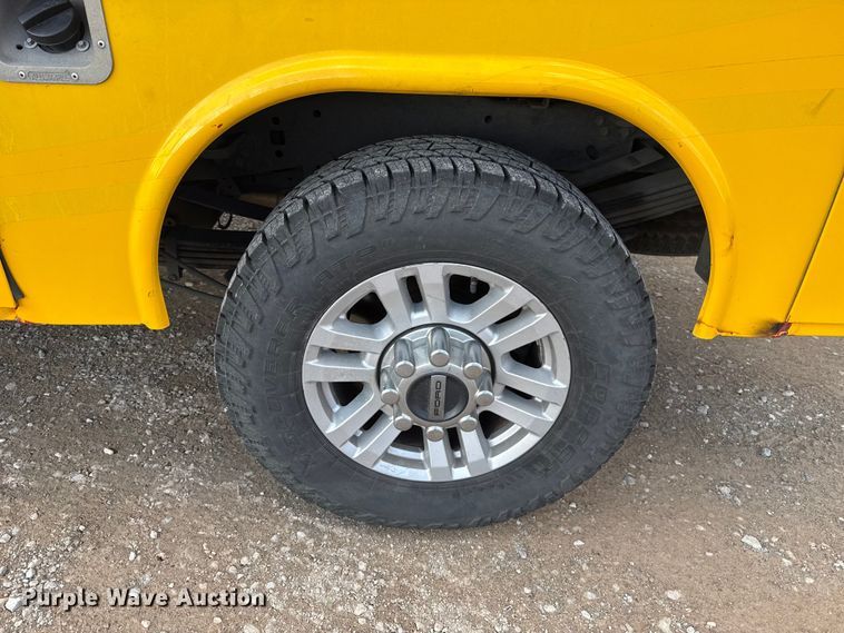 image for item EU5463 2019 Ford F350 Super Duty utility bed pickup truck