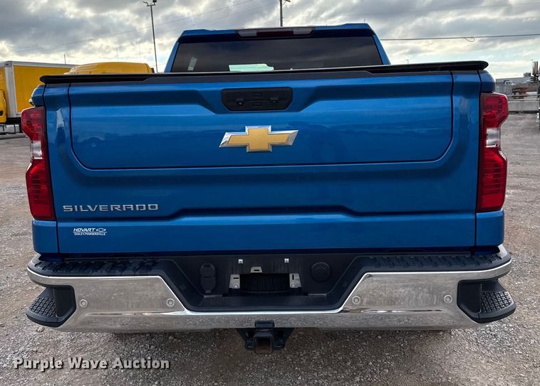 image for item EU5464 2022 Chevrolet Silverado 1500 Crew Cab pickup truck