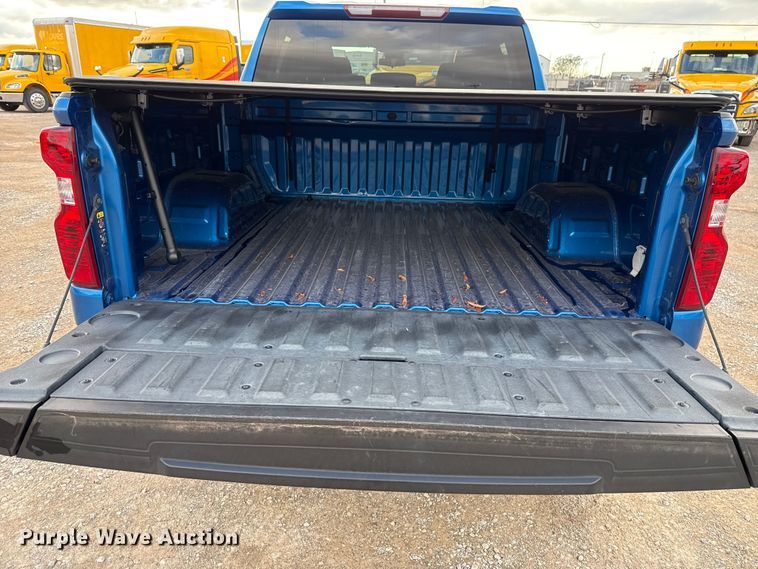 image for item EU5464 2022 Chevrolet Silverado 1500 Crew Cab pickup truck