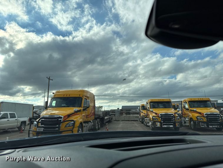 image for item EU5464 2022 Chevrolet Silverado 1500 Crew Cab pickup truck