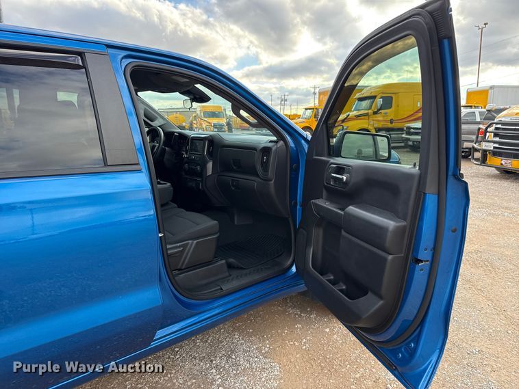 image for item EU5464 2022 Chevrolet Silverado 1500 Crew Cab pickup truck