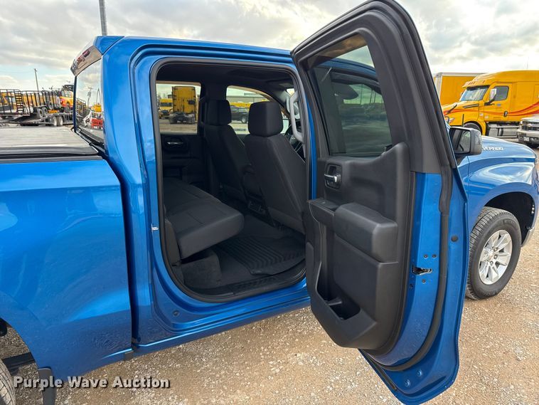 image for item EU5464 2022 Chevrolet Silverado 1500 Crew Cab pickup truck