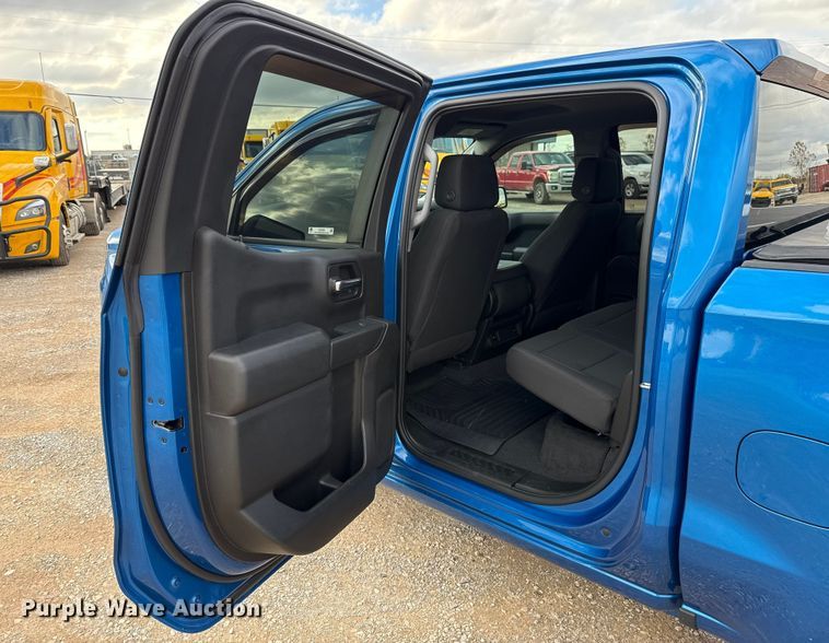 image for item EU5464 2022 Chevrolet Silverado 1500 Crew Cab pickup truck