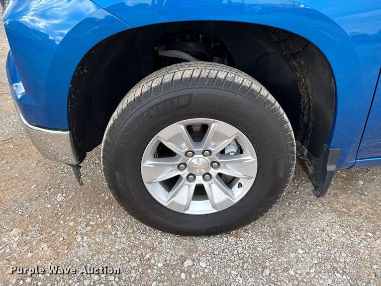 image for item EU5464 2022 Chevrolet Silverado 1500 Crew Cab pickup truck