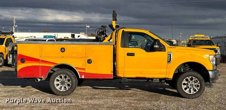 image for item EU5467 2022 Ford F350 Super Duty utility bed pickup truck