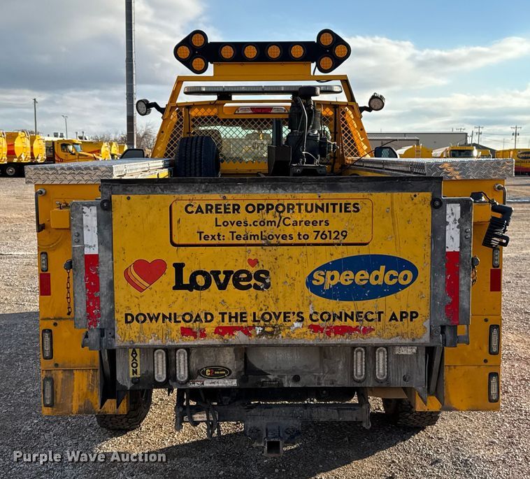 image for item EU5467 2022 Ford F350 Super Duty utility bed pickup truck