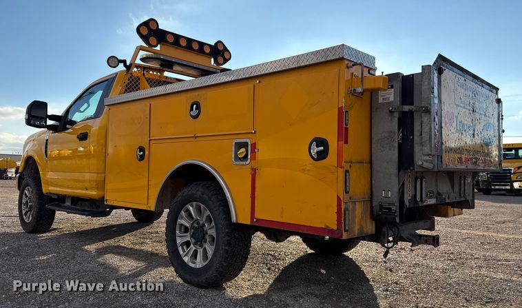 image for item EU5467 2022 Ford F350 Super Duty utility bed pickup truck