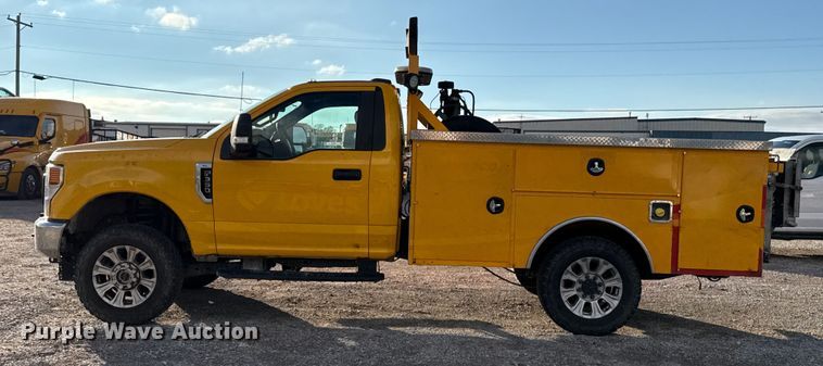 image for item EU5467 2022 Ford F350 Super Duty utility bed pickup truck