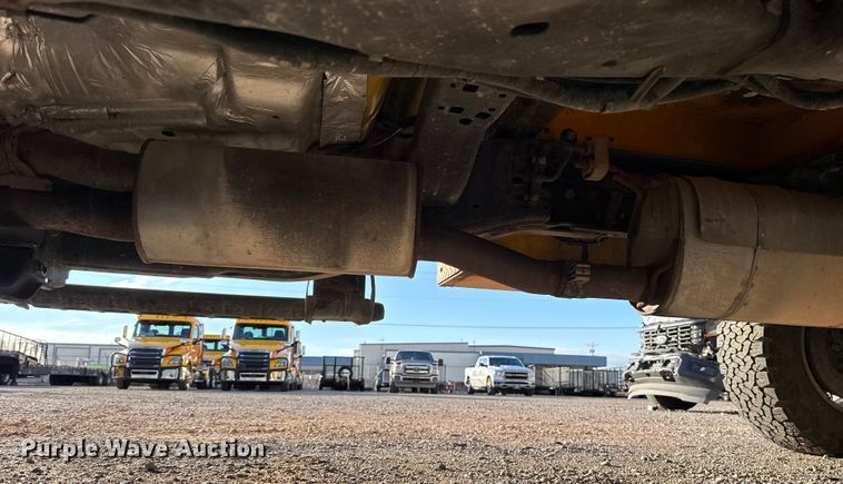 image for item EU5467 2022 Ford F350 Super Duty utility bed pickup truck