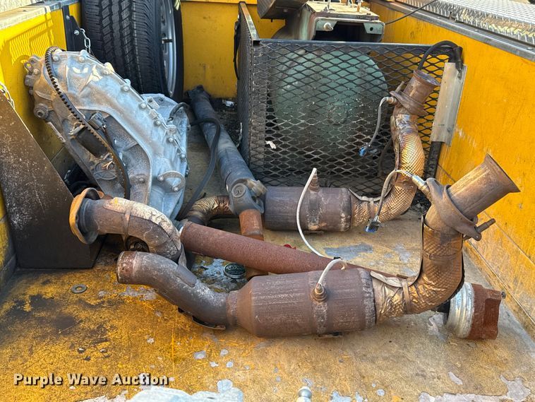 image for item EU5467 2022 Ford F350 Super Duty utility bed pickup truck