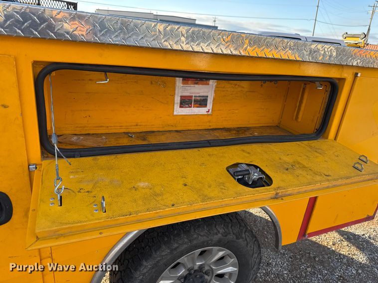 image for item EU5467 2022 Ford F350 Super Duty utility bed pickup truck