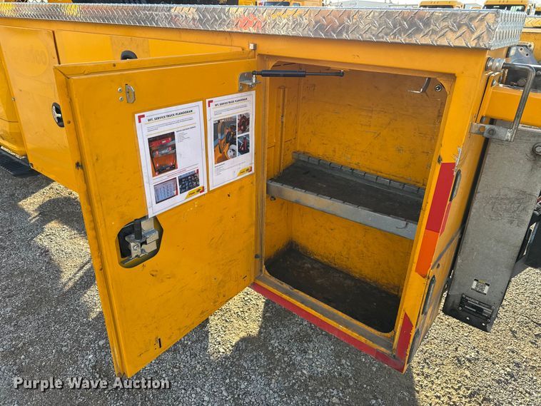 image for item EU5467 2022 Ford F350 Super Duty utility bed pickup truck