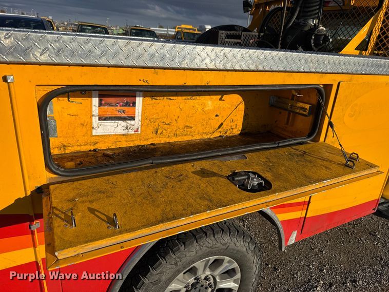 image for item EU5467 2022 Ford F350 Super Duty utility bed pickup truck