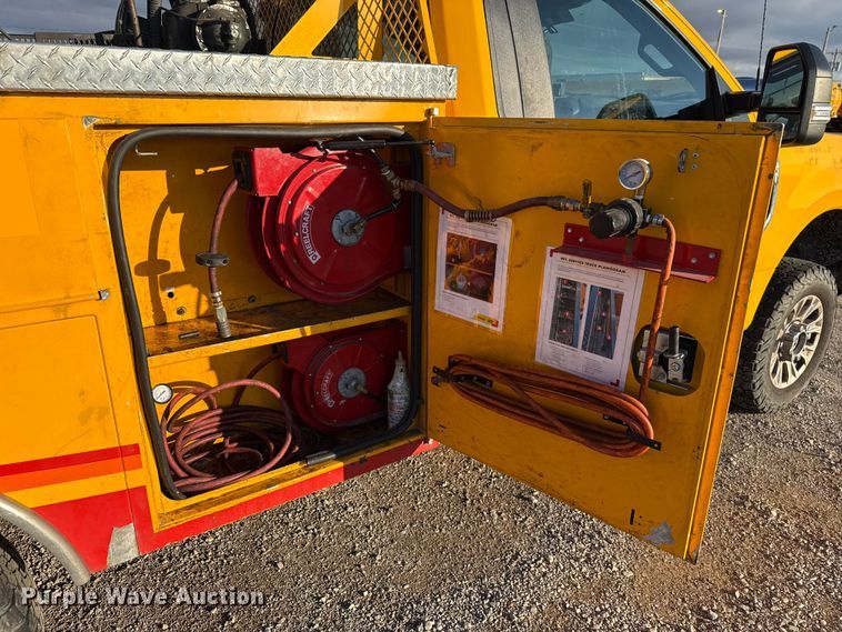 image for item EU5467 2022 Ford F350 Super Duty utility bed pickup truck