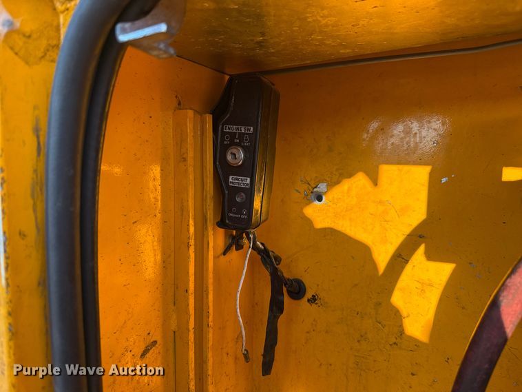 image for item EU5467 2022 Ford F350 Super Duty utility bed pickup truck