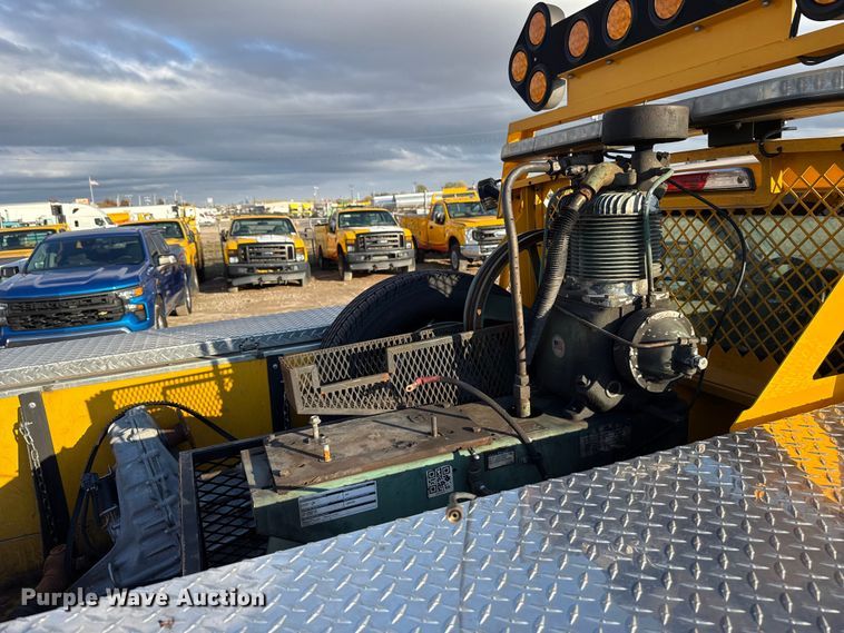 image for item EU5467 2022 Ford F350 Super Duty utility bed pickup truck