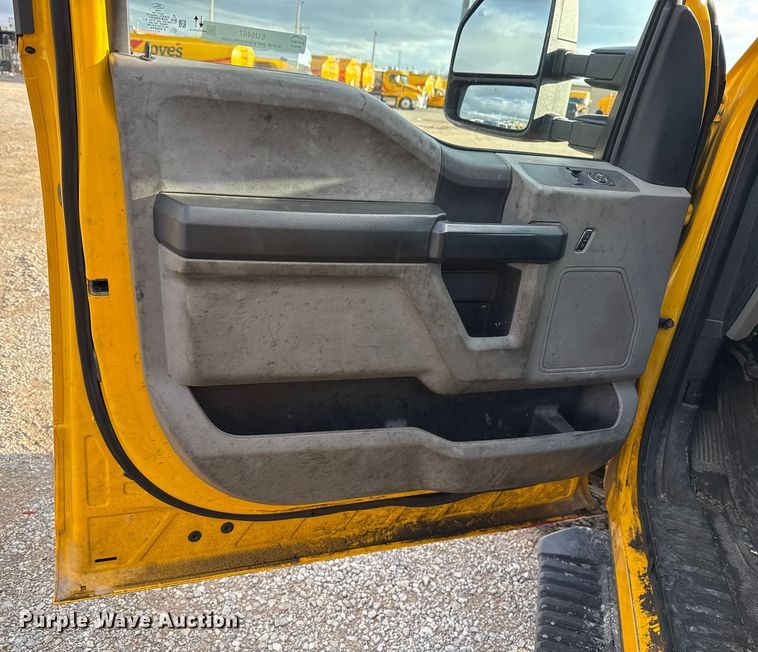 image for item EU5467 2022 Ford F350 Super Duty utility bed pickup truck