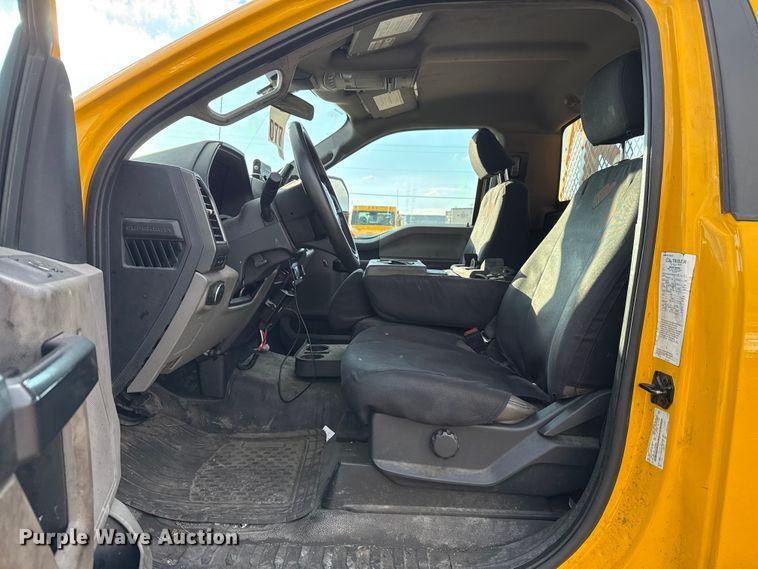 image for item EU5467 2022 Ford F350 Super Duty utility bed pickup truck