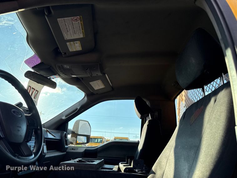 image for item EU5467 2022 Ford F350 Super Duty utility bed pickup truck