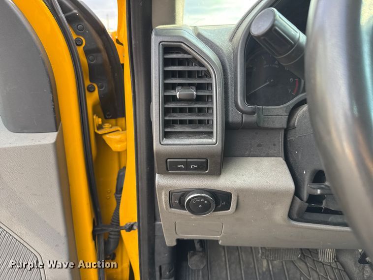 image for item EU5467 2022 Ford F350 Super Duty utility bed pickup truck