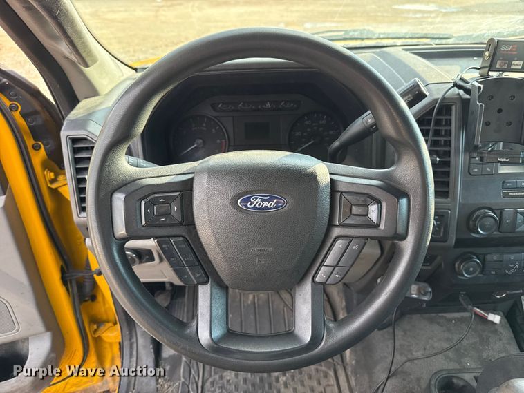 image for item EU5467 2022 Ford F350 Super Duty utility bed pickup truck