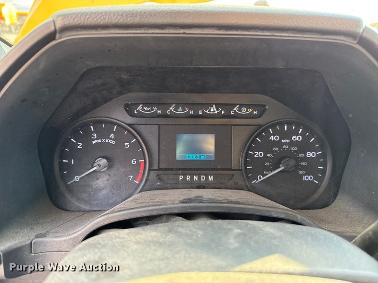 image for item EU5467 2022 Ford F350 Super Duty utility bed pickup truck