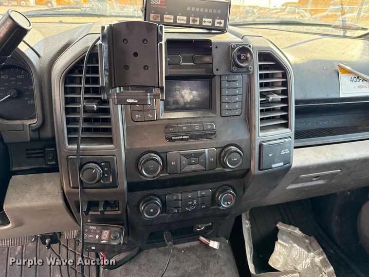 image for item EU5467 2022 Ford F350 Super Duty utility bed pickup truck