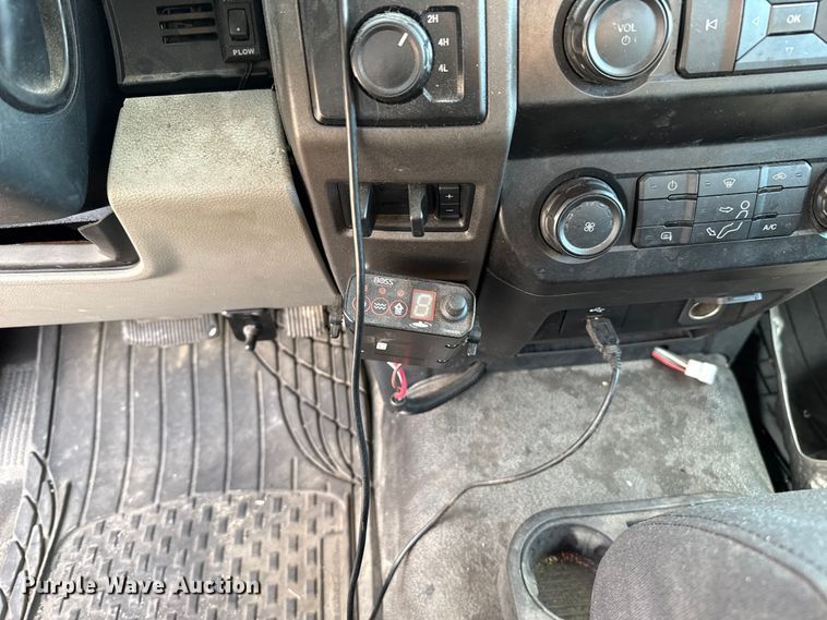 image for item EU5467 2022 Ford F350 Super Duty utility bed pickup truck