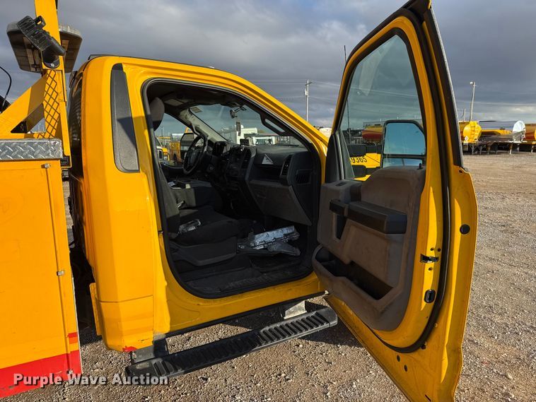 image for item EU5467 2022 Ford F350 Super Duty utility bed pickup truck