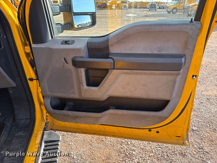 image for item EU5467 2022 Ford F350 Super Duty utility bed pickup truck