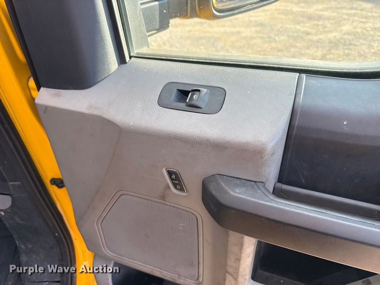 image for item EU5467 2022 Ford F350 Super Duty utility bed pickup truck