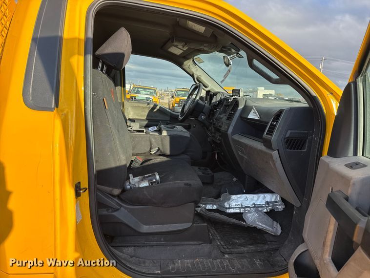 image for item EU5467 2022 Ford F350 Super Duty utility bed pickup truck