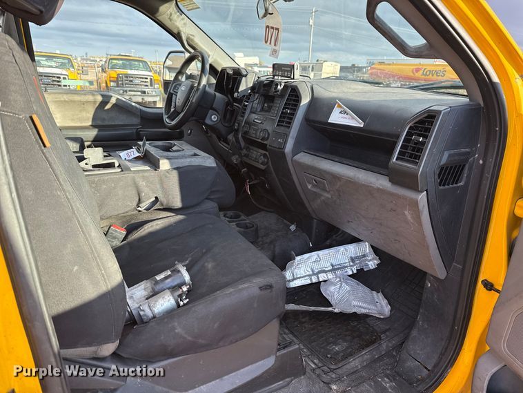 image for item EU5467 2022 Ford F350 Super Duty utility bed pickup truck