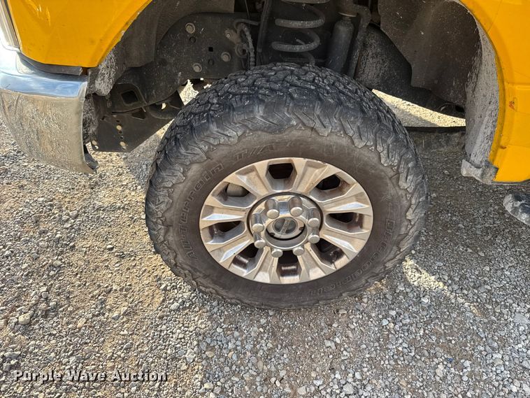 image for item EU5467 2022 Ford F350 Super Duty utility bed pickup truck