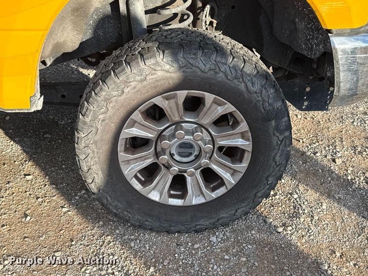 image for item EU5467 2022 Ford F350 Super Duty utility bed pickup truck