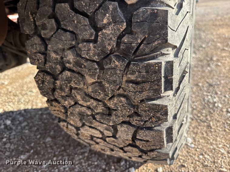 image for item EU5467 2022 Ford F350 Super Duty utility bed pickup truck