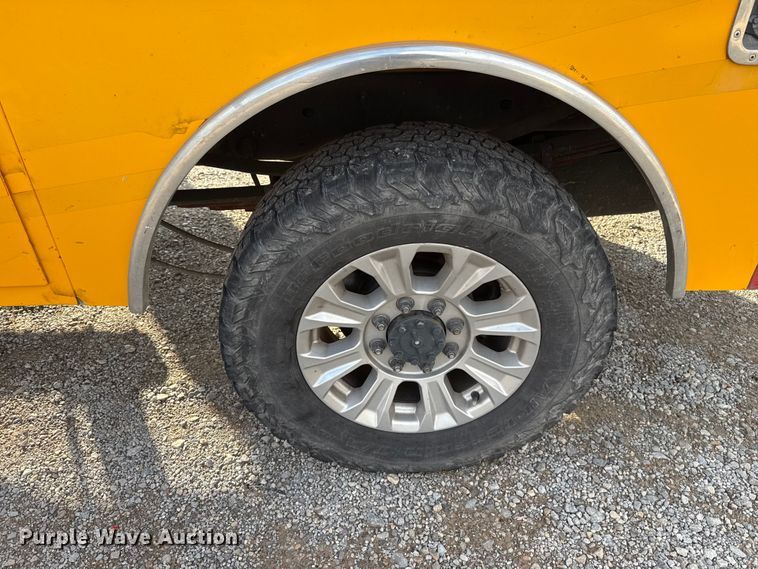 image for item EU5467 2022 Ford F350 Super Duty utility bed pickup truck