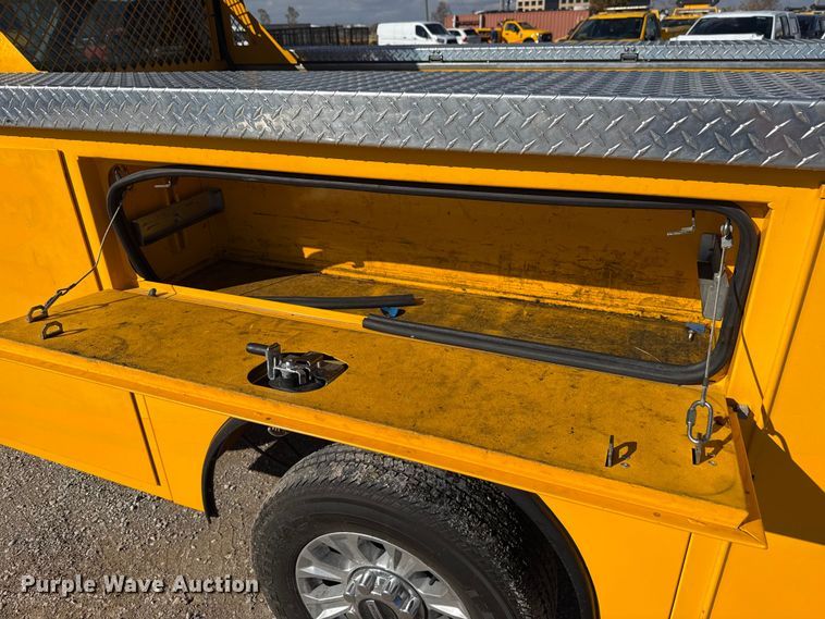 image for item EU5468 2020 Ford F350 Super Duty utility bed pickup truck